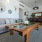 Paraga Villa *