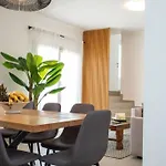 Paraga Villa *
