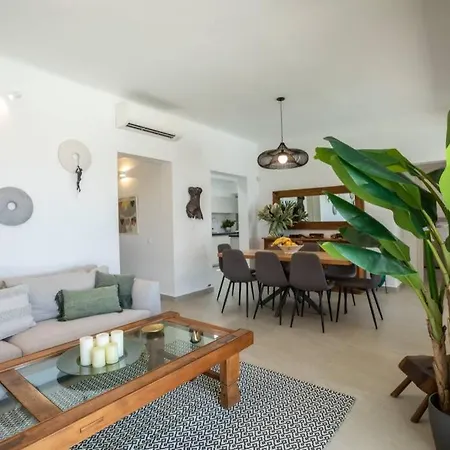 Paraga Villa *
